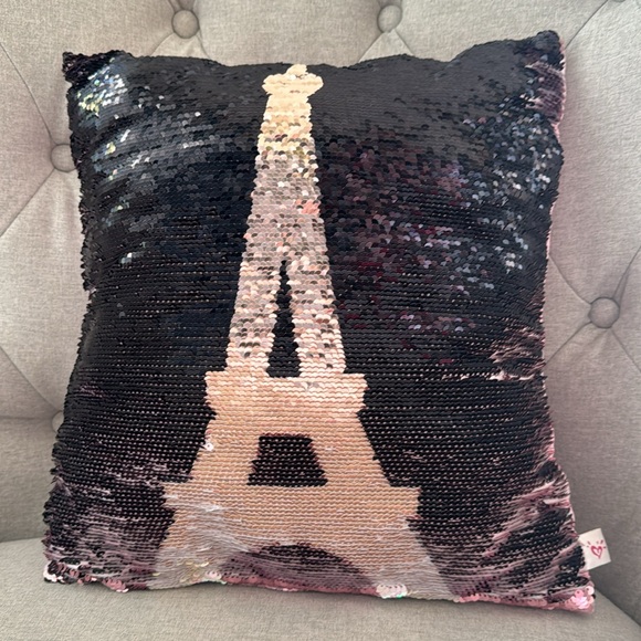 Eiffel Tower sequined flip accent pillow - Picture 2 of 4